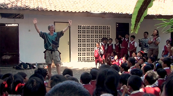 Eddie Goldstein Magic In Bali School Show